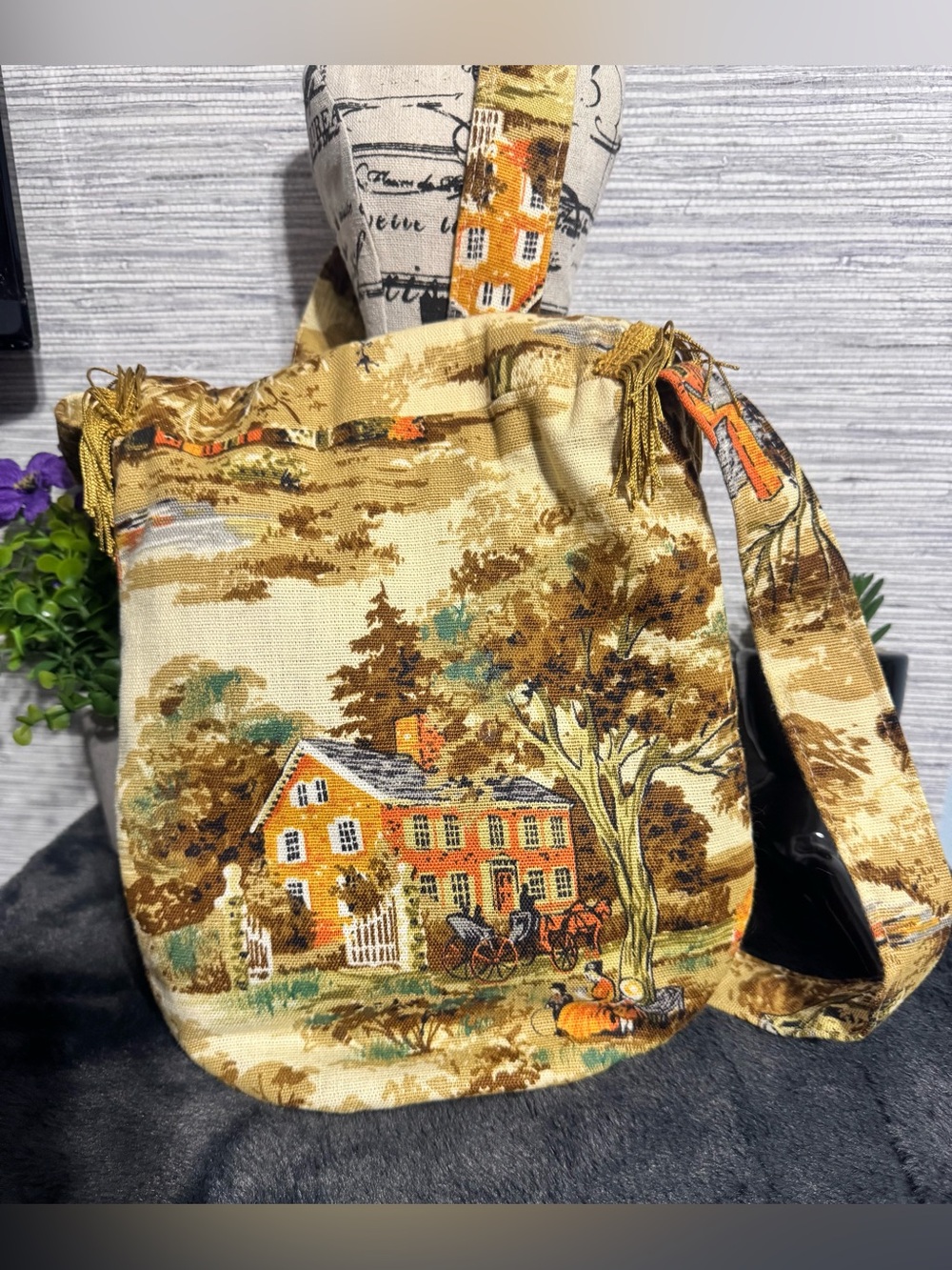 One-of-a-Kind Maryhelen Artisan Tapestry Handbag – Vintage Folk Art Style - Picture 2 of 7